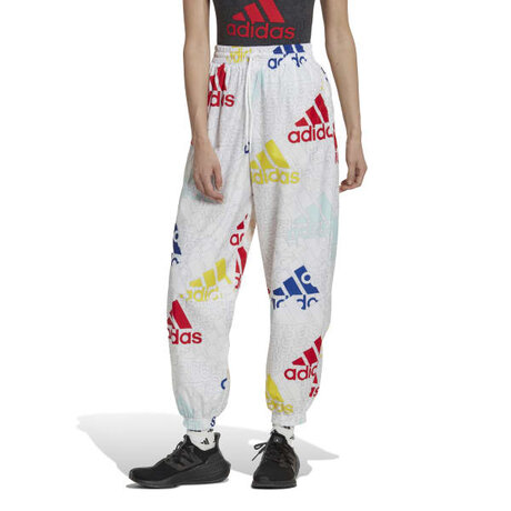HL2120_3_APPAREL_On-Model_Standard-View_white