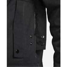 DQ6136-010-Nike-LJ-M-NK--JKT-PRM-UTILITY-Detalj-2-Basketshop.se
