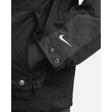 DQ6136-010-Nike-LJ-M-NK--JKT-PRM-UTILITY-Detalj-Basketshop.se
