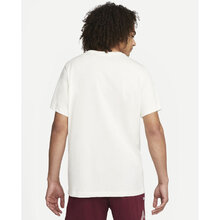 DR7619-133-Nike-Giannis-Premium-Tee-3-Basketshop.se