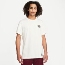 DR7619-133-Nike-Giannis-Premium-Tee-Basketshop.se