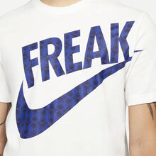 DR7645-133-Nike-Freak-Tee-Nara-Basketshop.se