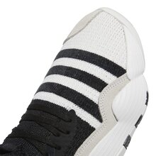 H06477_8_FOOTWEAR_Photography_Detail-View-1_white