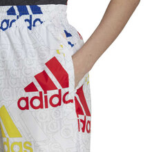 HL2120_7_APPAREL_On-Model_Detail-View-1_white