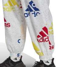 HL2120_8_APPAREL_On-Model_Detail-View-2_white