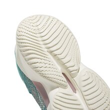 HQ3448_9_FOOTWEAR_Photography_Detail-View-2_white