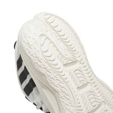 ID5678_9_FOOTWEAR_Photography_Detail-View-2_white