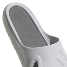 ID7188_9_FOOTWEAR_Photography_Detail-View-2_white