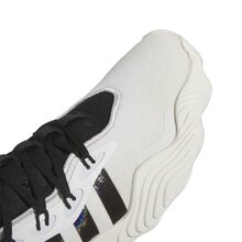 IF5592_8_FOOTWEAR_Photography_Detail-View-1_white