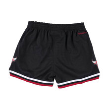 SHOREL18067-CBUBLCK-M-N-Womens-Jump-Shot-Shorts-Chicago-Bulls-Bak-Basketshop.se